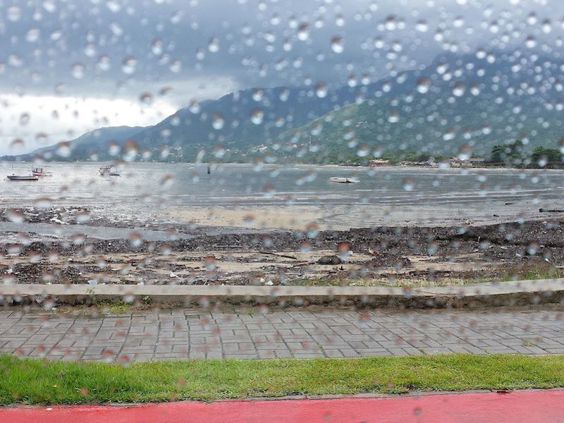 Ilhabela em dia de chuva (foto: wikimedia-commons_kathryn-elizabeth-loba-collins)