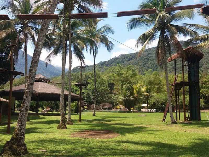 Área de lazer na Ilha da Aventura em Ilhabela (Imagem: Divulgação/Ilha da Aventura Eco Park)