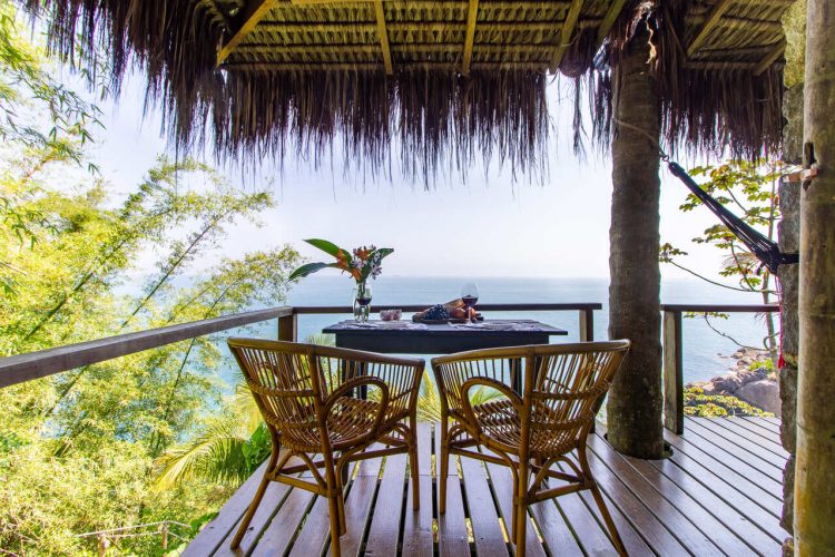 Casamar Ilhabela - Casa Ocean - chalé para casal com ofurô em frente ao mar em Ilhabela em meio à natureza - Hospedagem romântica em frente ao mar