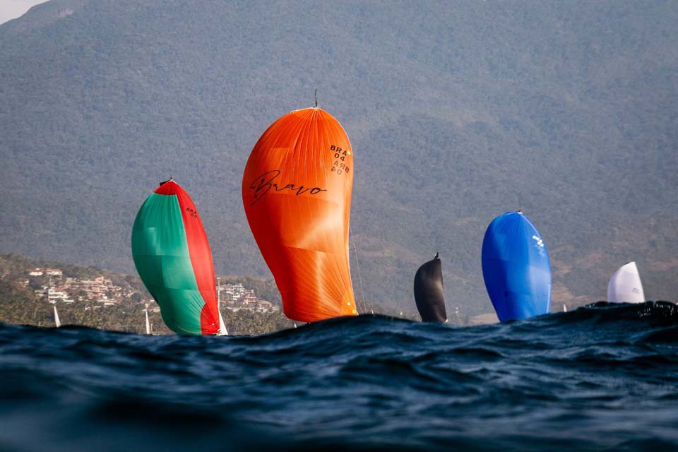 Velas ao mar na Semana Internacional de Vela de Ilhabela Daycoval (Foto: Onboard Sports Comunicação)