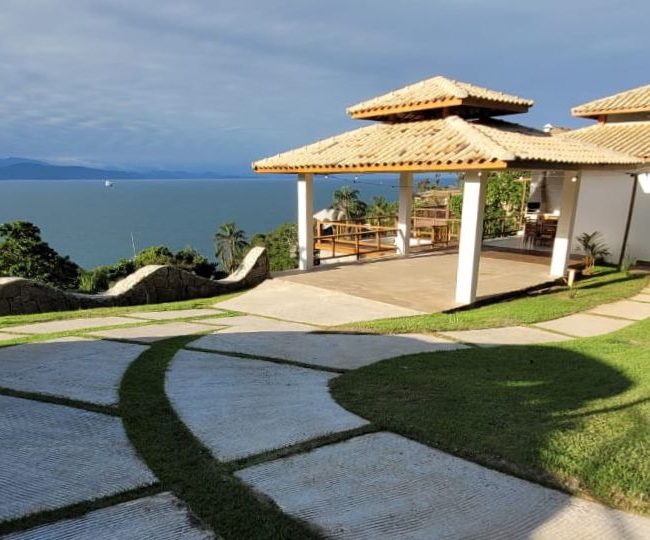 Casa em condomínio com acesso a praia em Ilhabela - Imóvel à venda ou disponível para locação anual em Ilhabela