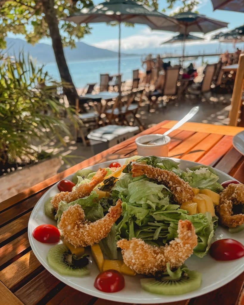 Salada de camarão - Porto do Engenho Restaurante e Bar de Praia em Ilhabela