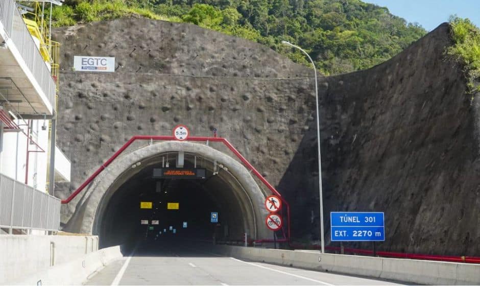 Com 22,7 km de extensão, o Contorno Sul tem seis túneis, três em cada sentido, que atravessam a Serra do Mar. Foto: Divulgação/Governo de SP